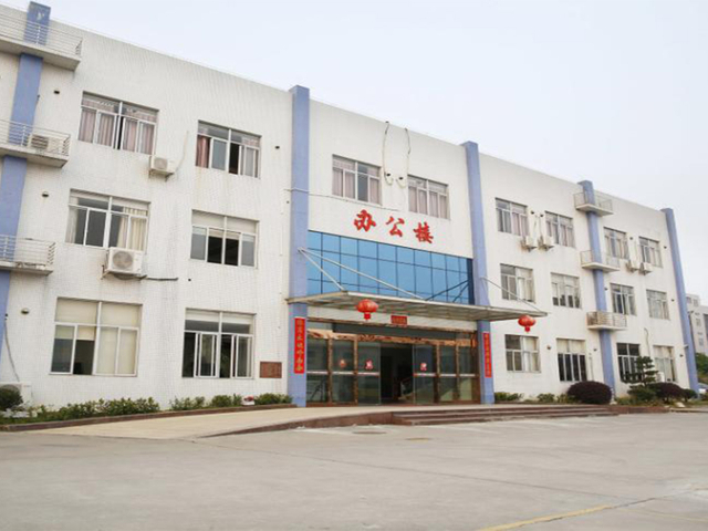 крупный производитель химических заводов